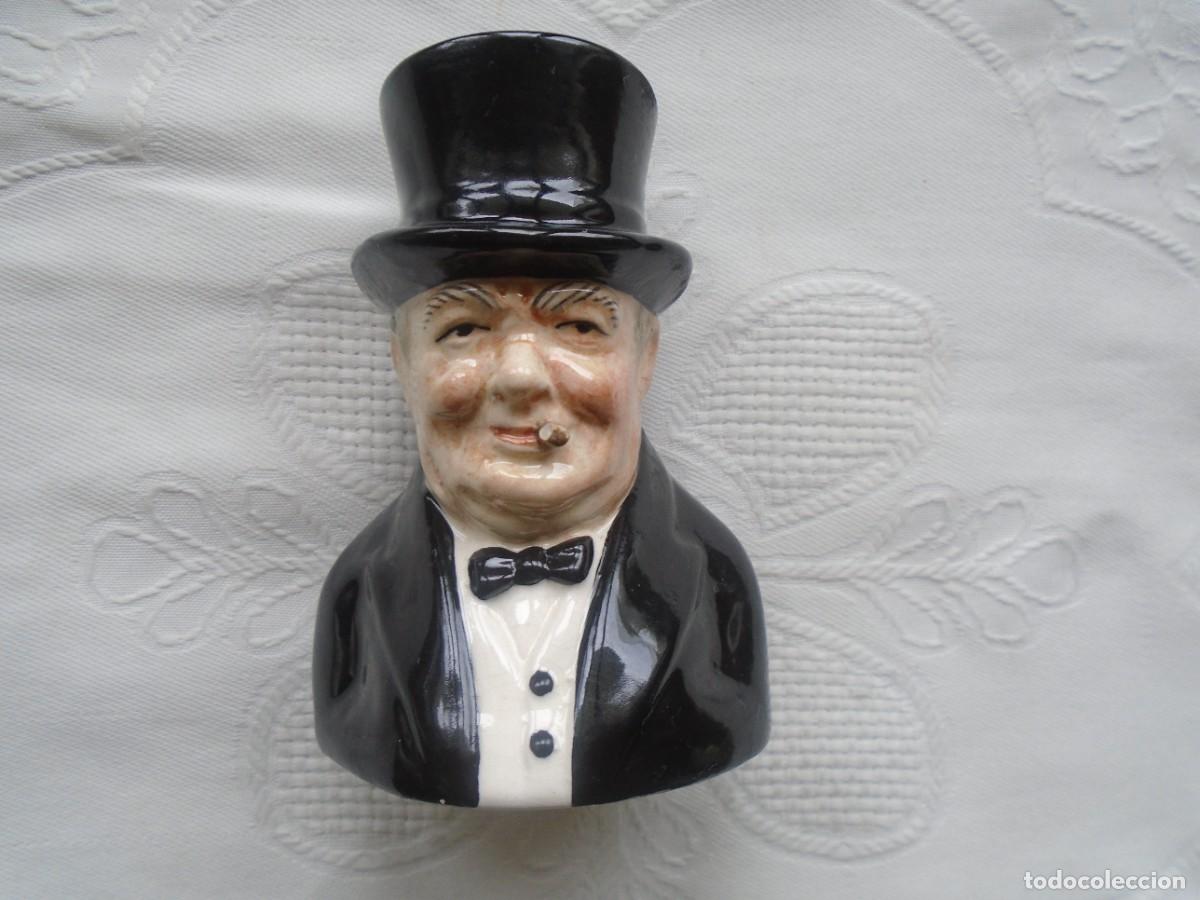 Antig&uuml;edades: RECIPIENTE CER&Aacute;MICO PARA PIMIENTA. BUSTO DE SIR WINSTON CHURCHILL. 9,5 X 7 Cm.