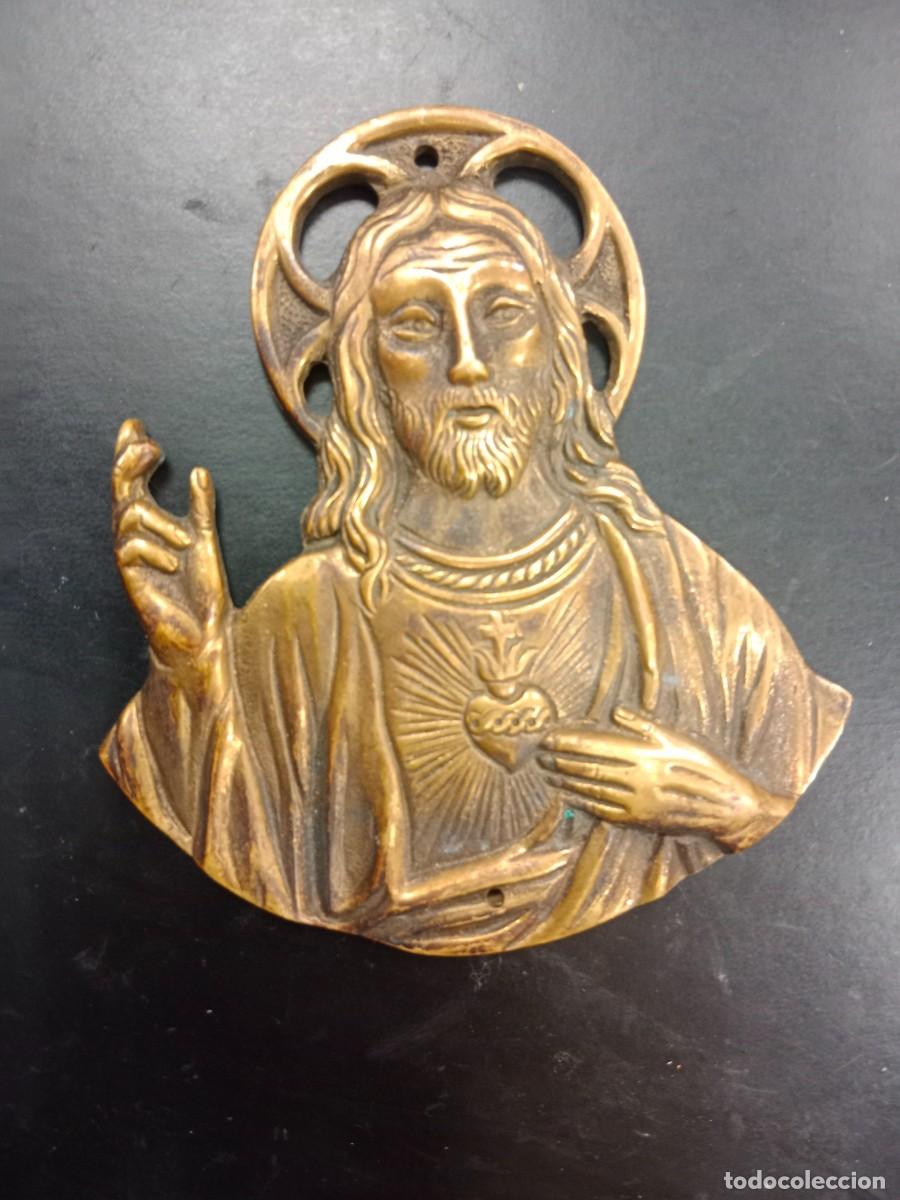 Antig&uuml;edades: ANTIGUA PLACA DE ORFEBRERIA EN BRONCE TRAS PUERTA - DETENTE - SAGRADO CORAZON BENDICE ESTA CASA