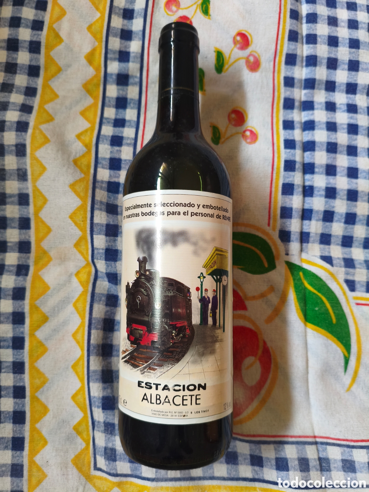 Antig&uuml;edades: Botella vino renfe albacete - Foto 1