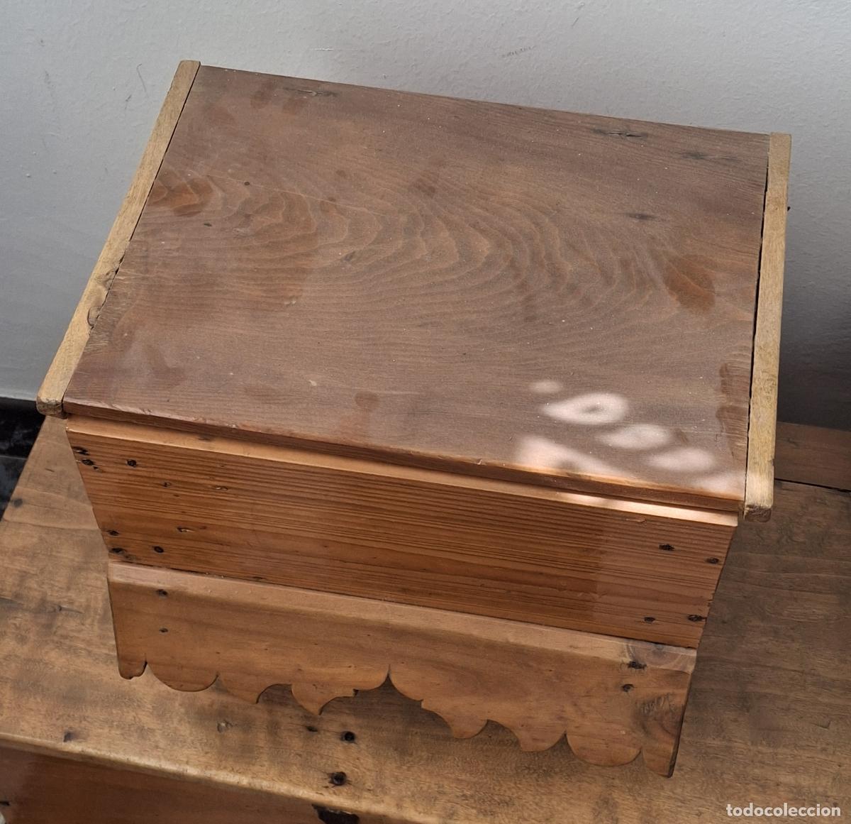 Antig&uuml;edades: Antigua Arqueta O Arc&oacute;n Peque&ntilde;o De Cortijo Andaluz - Madera Maciza Y Fald&oacute;n Tallado - S. XIX/XX