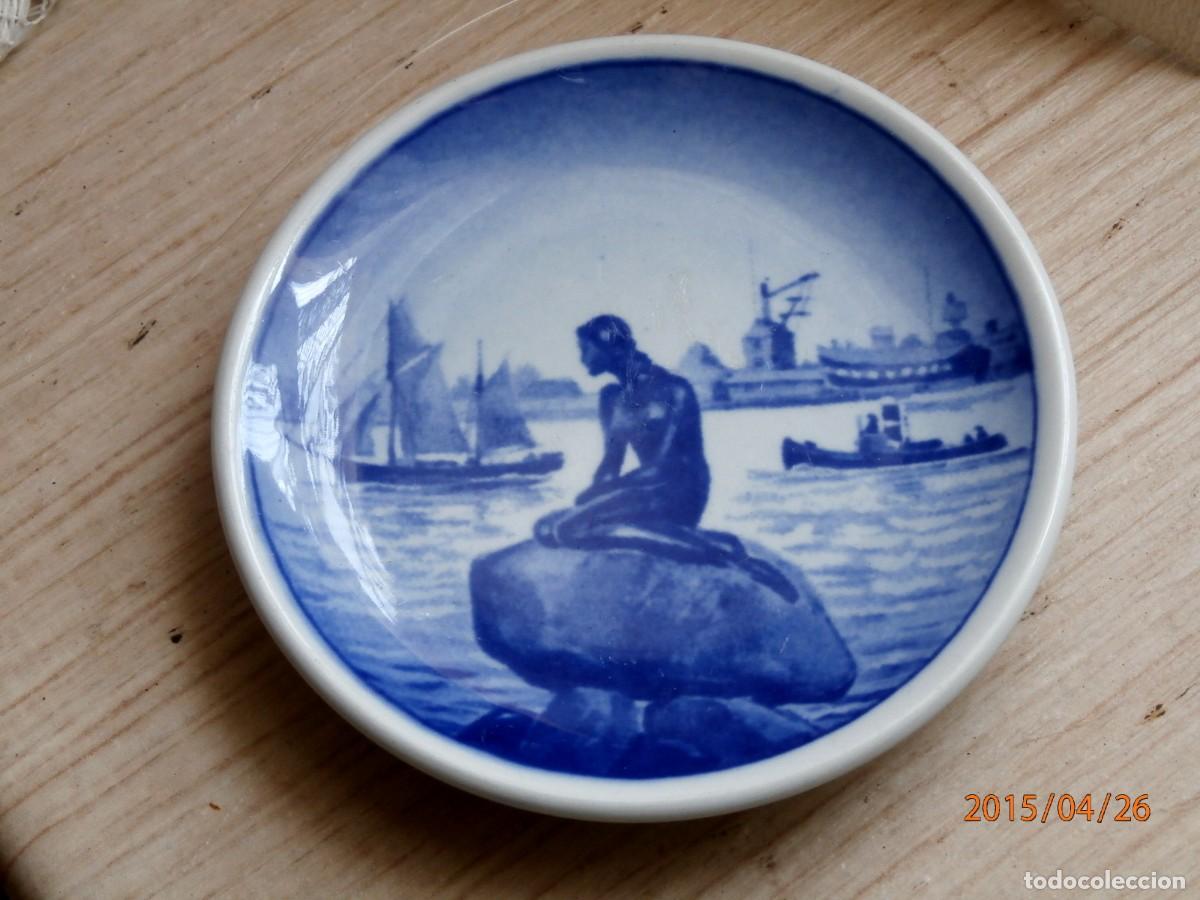 Antig&uuml;edades: Peque&ntilde;o plato de porcelana danesa 'La Sirenita' Diametro 8.5 cm