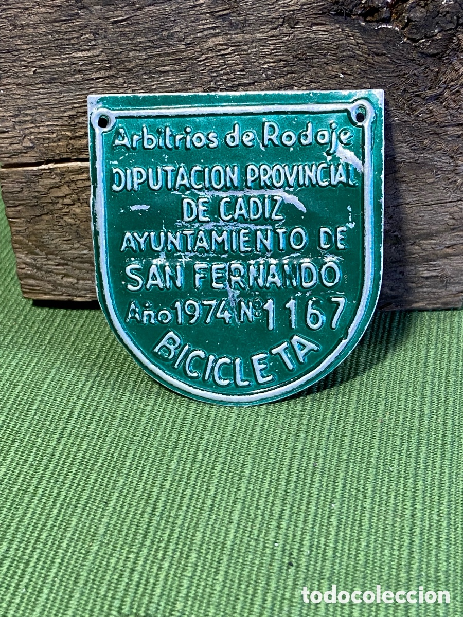 Antig&uuml;edades: Placa de matr&iacute;cula de bicicleta. San Fernando. 1974. Diputaci&oacute;n Provincial de C&aacute;diz.