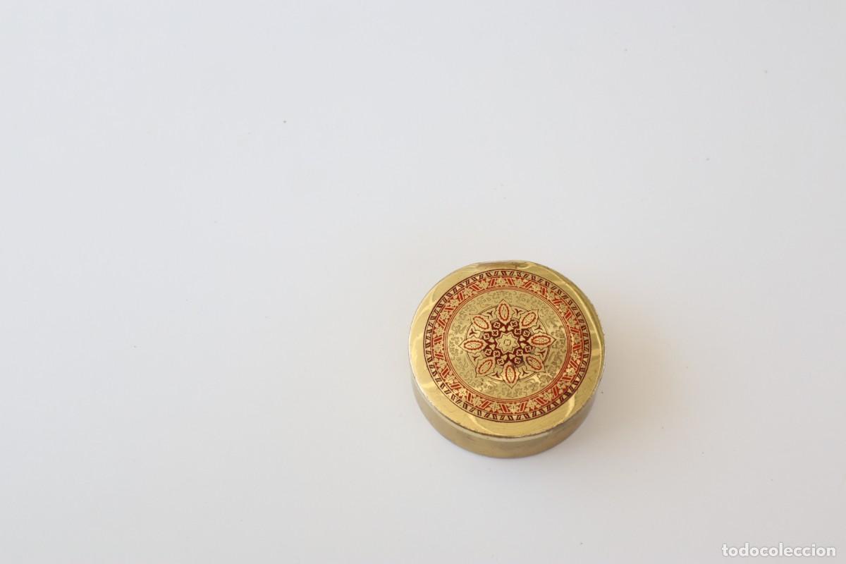 Oggetti Antichi: Juego vintage de posavasos de laton macizo con su caja contenedor