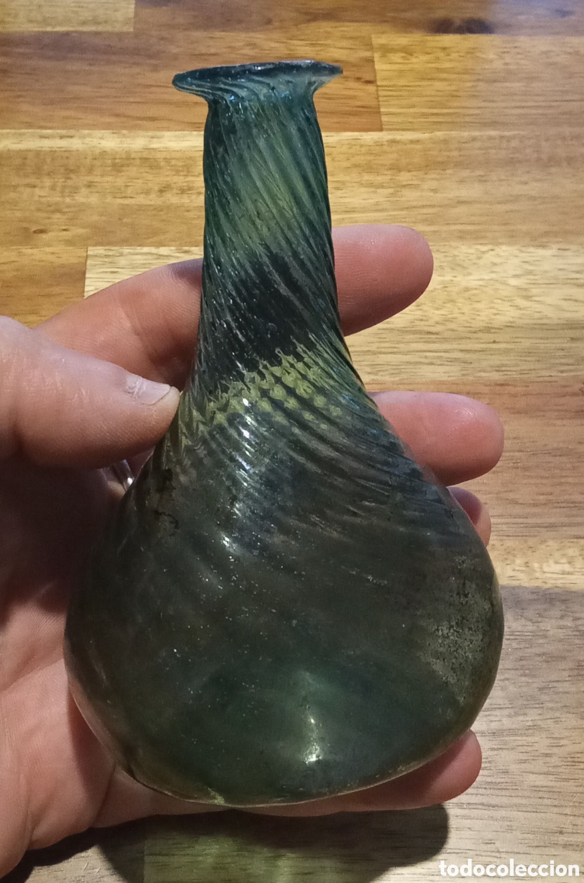 Antig&uuml;edades: Ung&uuml;entario / Lagrimal. Cristal verdoso. Siglo XVIII - XIX.