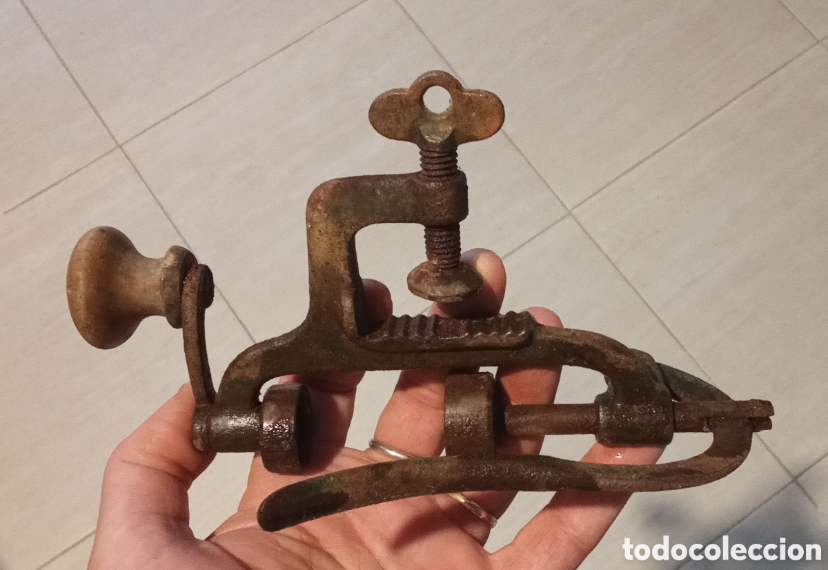Antig&uuml;edades: CAZA. Cargador de cartuchos.