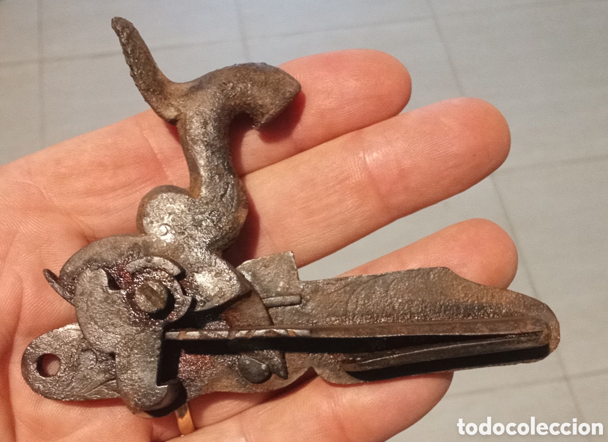 Antig&uuml;edades: CAZA. Llave de percusi&oacute;n. Escopeta. Sin limpiar