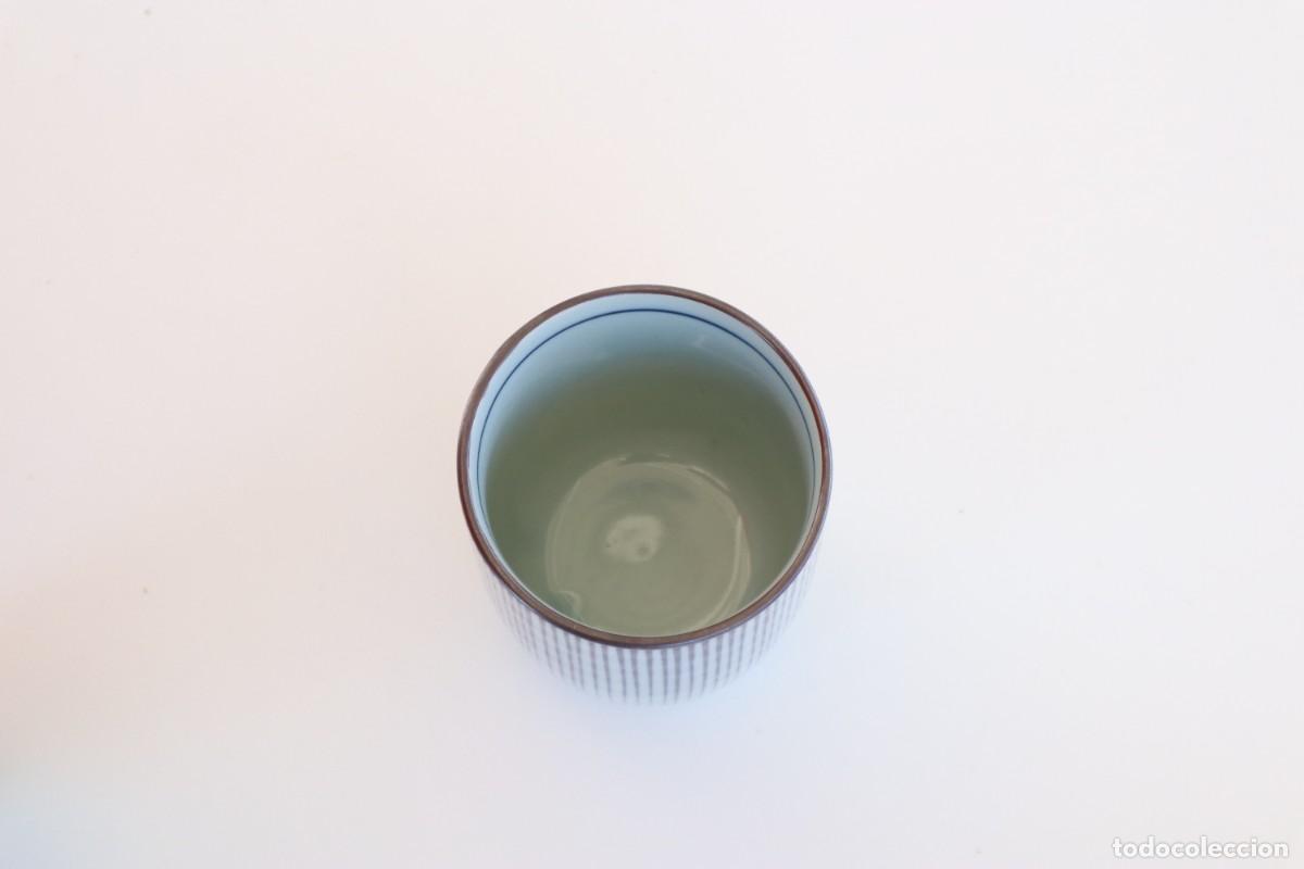 Antig&uuml;edades: Taza de te japonesa con raias azules
