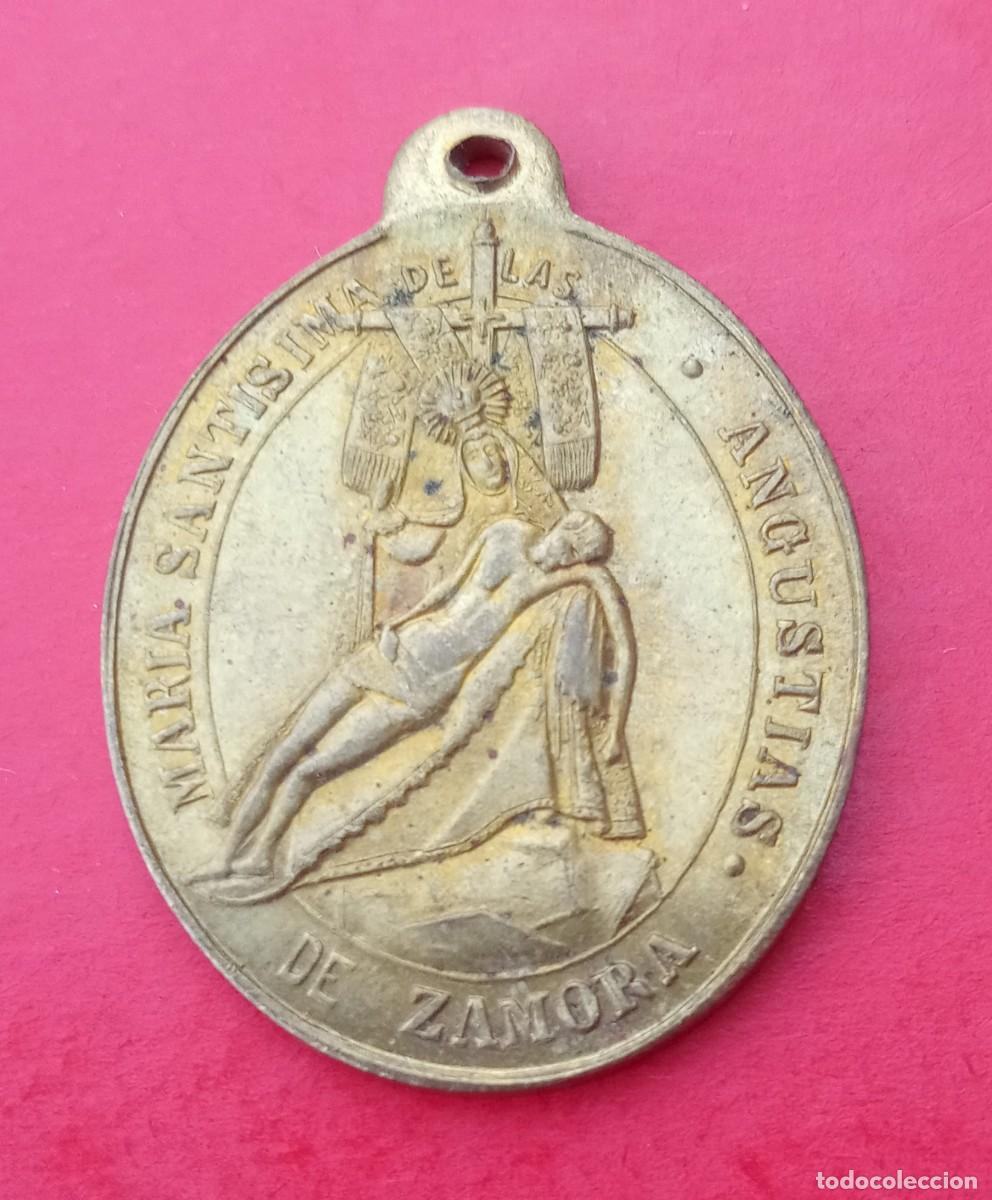 Antig&uuml;edades: Medalla Antigua Virgen de las Angustias. Zamora.