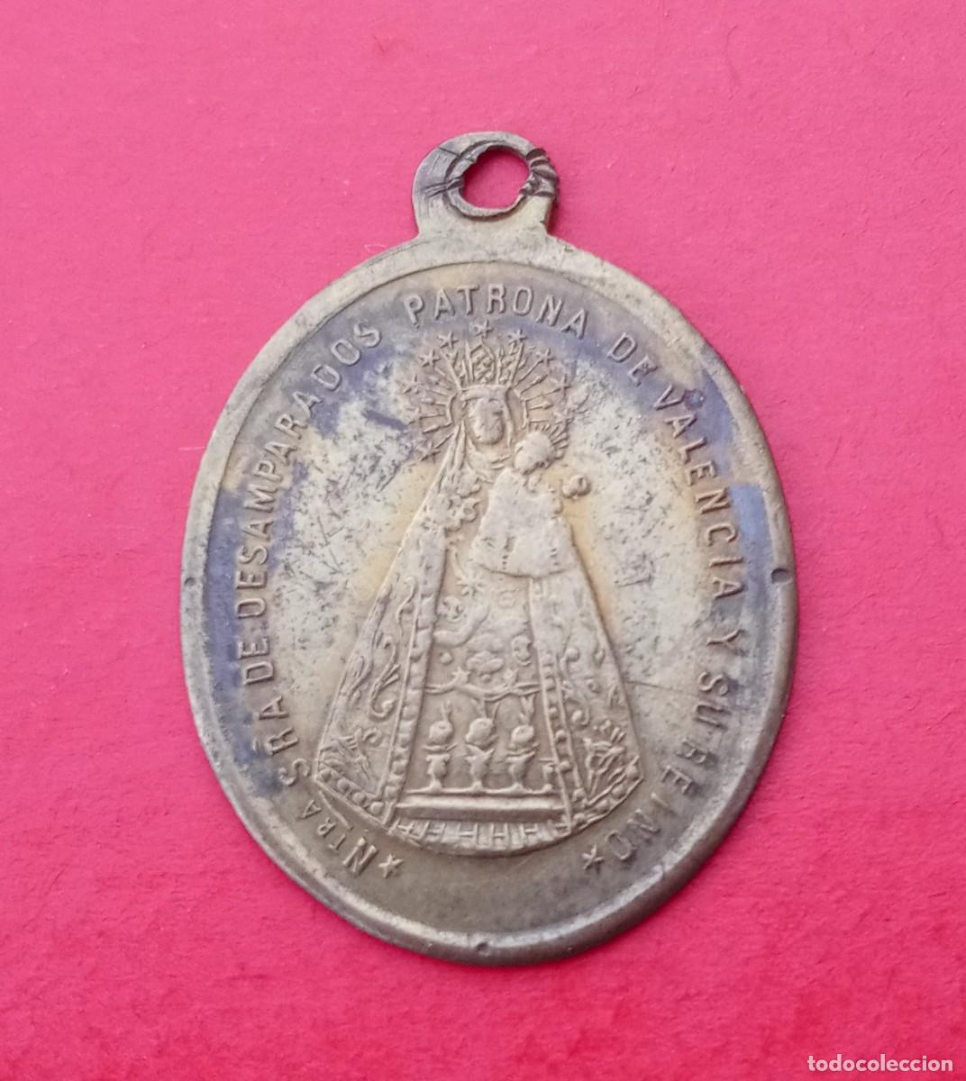 Antig&uuml;edades: Rara Medalla Siglo XIX Virgen de los Desamparados Patrona de Valencia y su Rei y San Vicente Ferrer.