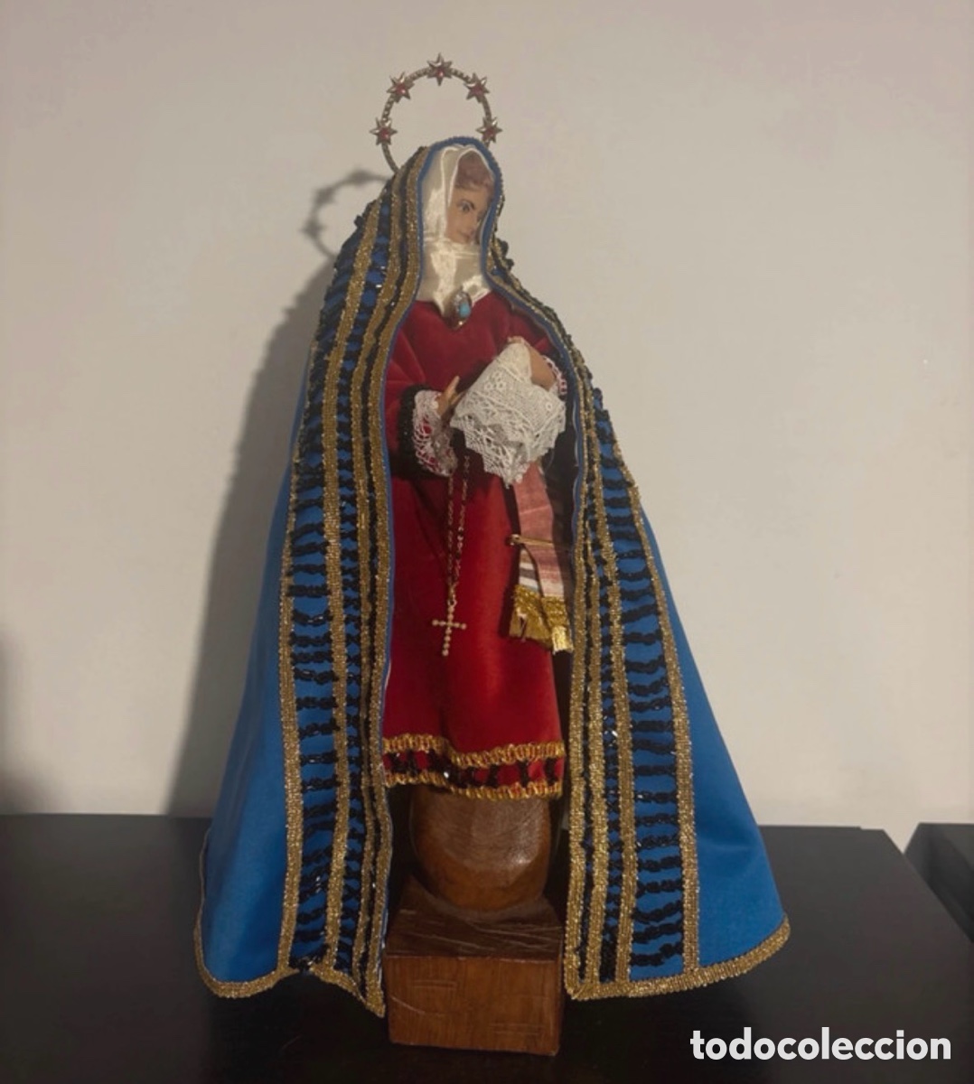 Antig&uuml;edades: Virgen de vestir antigua Capi i pota con Rosario y broche de plata, 3 enaguas