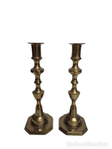 Antig&uuml;edades: Decorativa Pareja de Candelabros - Bronce Cincelado - Peso 1850 gr