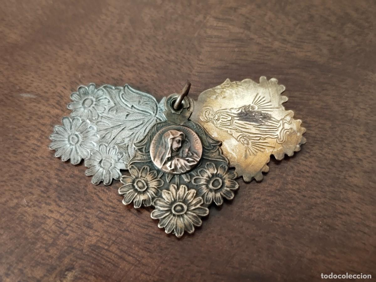 Antiques: Espectacular medalla de la Madre Dolorosa estilo Modernista. 3 hojas.