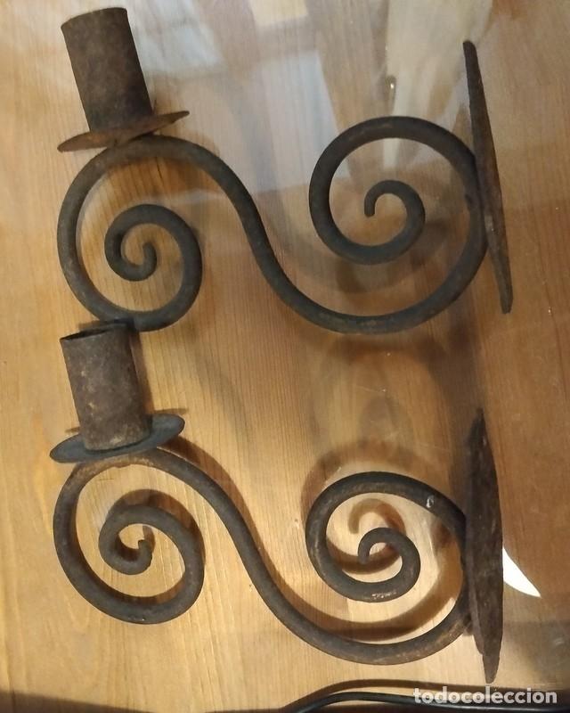 Antig&uuml;edades: PAREJA DE APLIQUES DE PARED POXIBLMENTE SIGLO XVIII