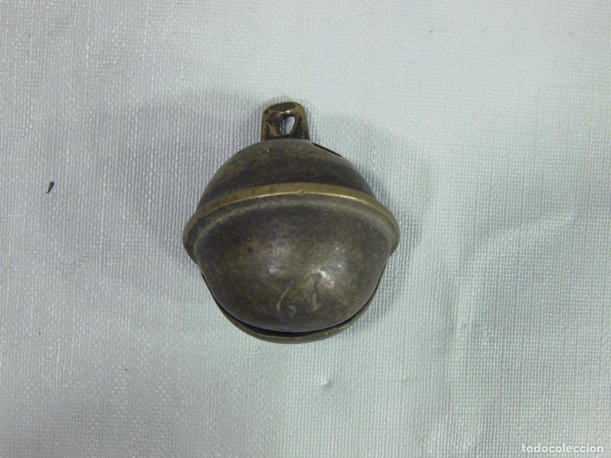Antig&uuml;edades: ANTIGUO CASCABEL DE BRONCE DE 55 CM. DE ALTO TOTAL.