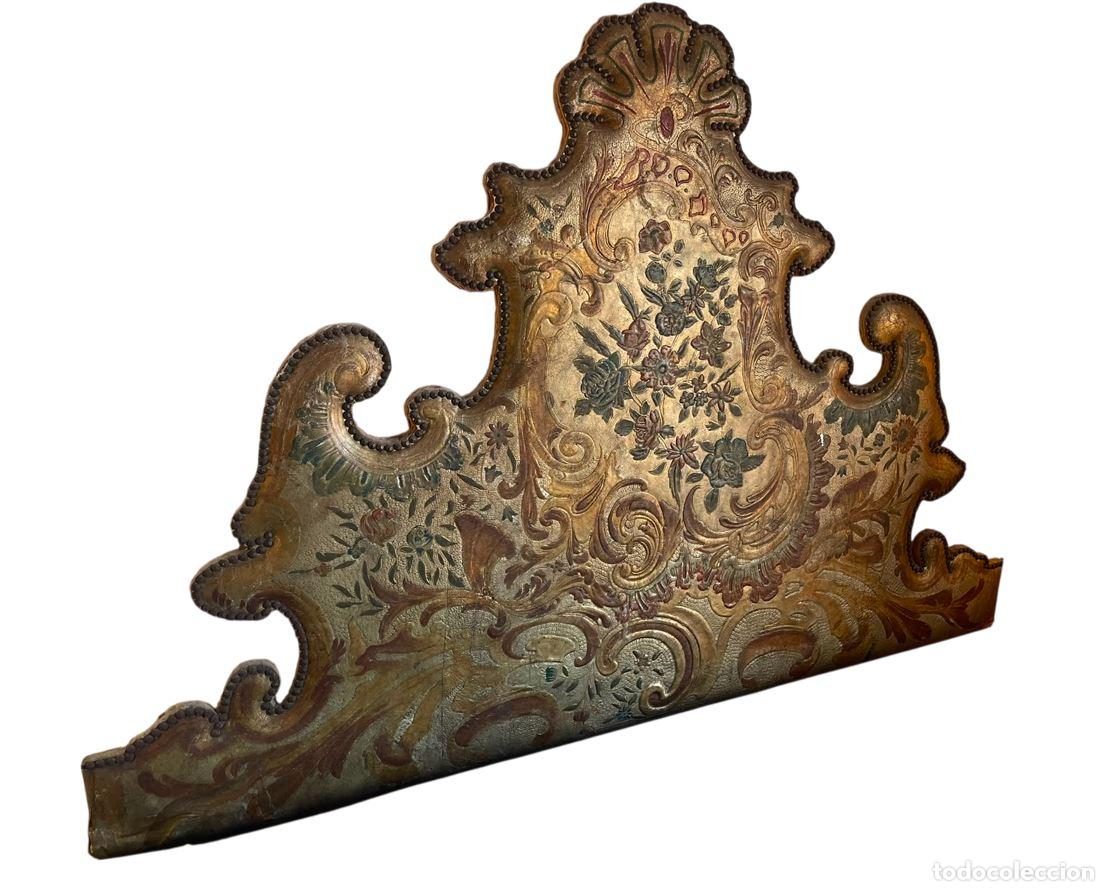Antiques: FRONTAL O CABECERO DE CAMA. CUERO REPUJADO Y POLICROMADO A LO CORDOB&Aacute;N. ESPA&Ntilde;A. SIGLOS XIX-XX