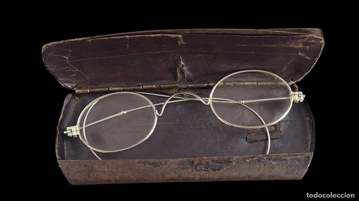 Antig&uuml;edades: Monturas gafas con estuche. Principios siglo XX.