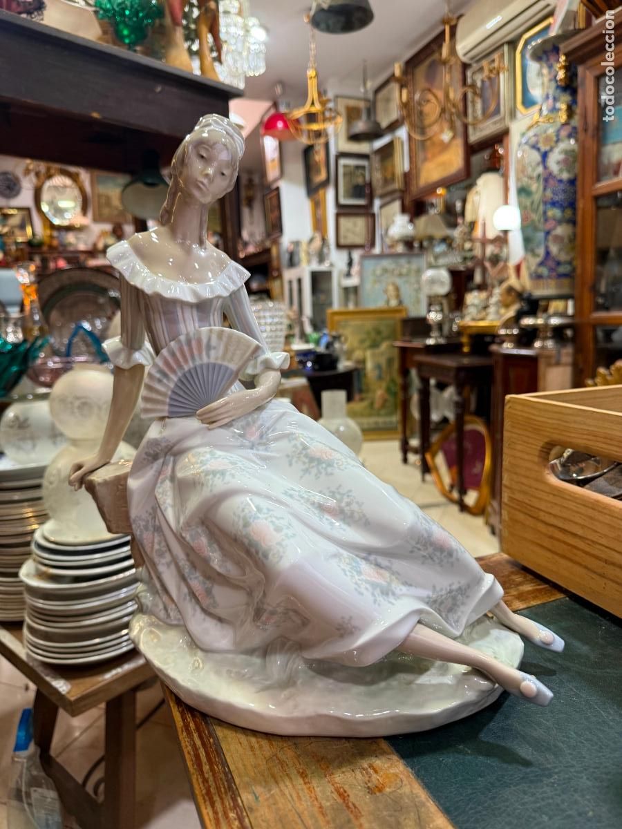 Antig&uuml;edades: PRECIOSA ESCULTURA DE MUJER PORCELANA LLADRO - MEDIDA TOTAL 38X35 CM
