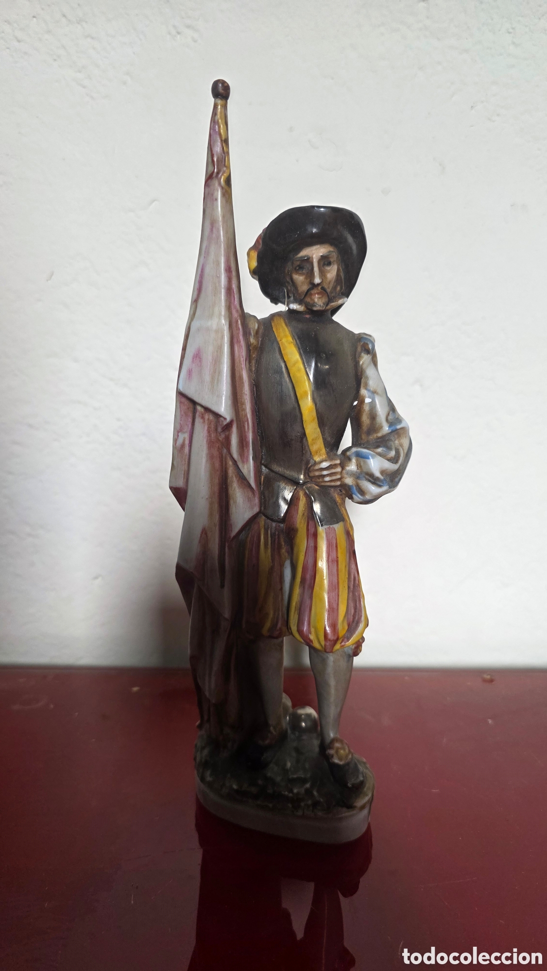 Antig&uuml;edades: Figura soldado porcelana sureda