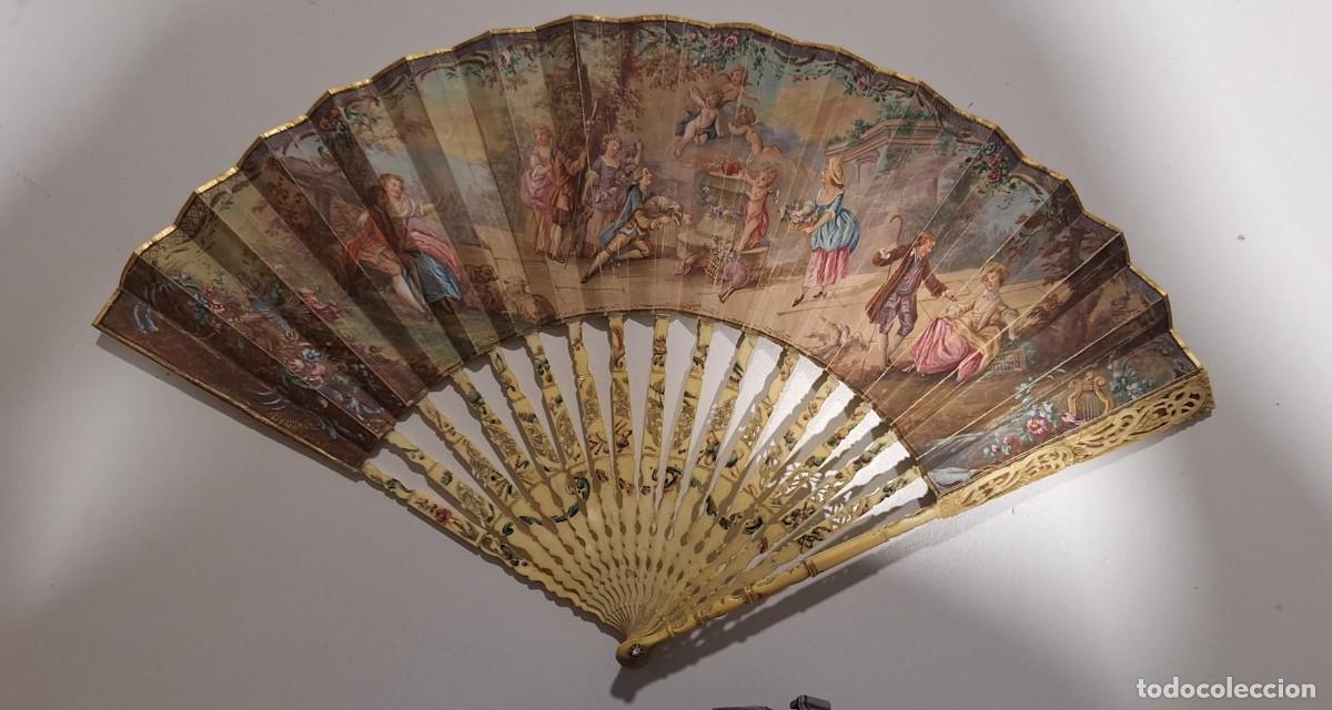 Antig&uuml;edades: Abanico escena galante, pintado a mano.