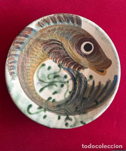 Antig&uuml;edades: PLATO DE CER&Aacute;MICA CATALANA FIRMADO PUIGDEMONT, MOTIVO DE PECES, CER&Aacute;MICA LA BISBAL D' EMPORD&Agrave;