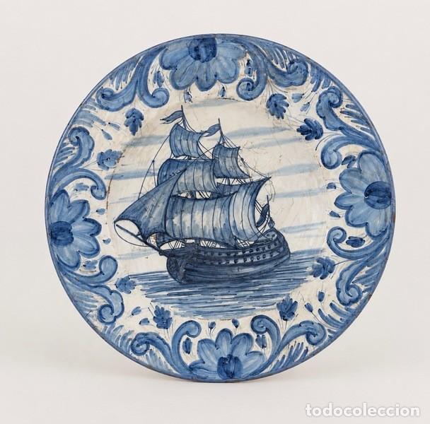 Antig&uuml;edades: PLATO DE CER&Aacute;MICA CATALNA DE GRANDES DIMENSIONES, MOTIVO DE BARCO EN AZULES