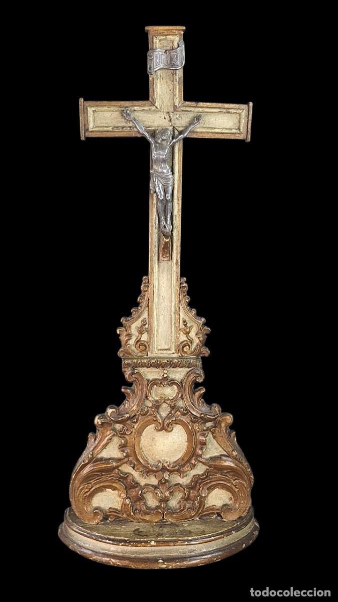 Antig&uuml;edades: Crucifijo. Madera tallada, policromada. Metal. Finales siglo XVIII - Pps Siglo XIX. 70 x 30 x 11 cm.
