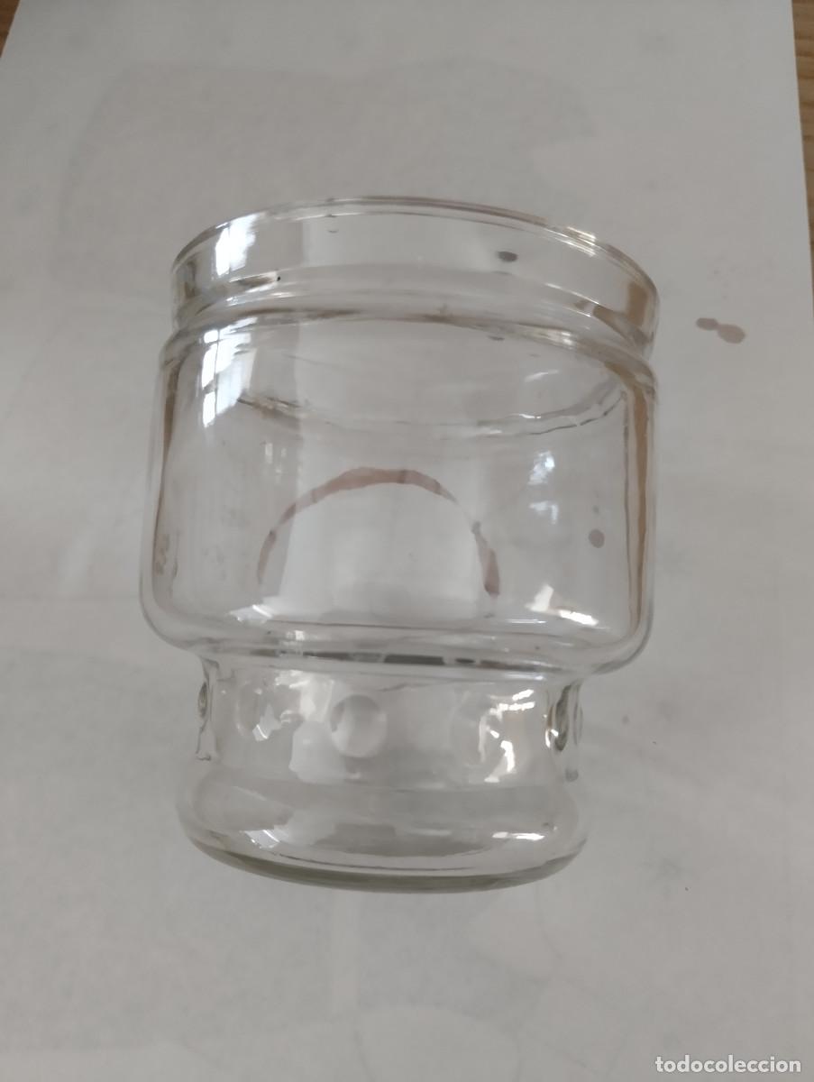 Antig&uuml;edades: vaso de cristal con relieve redondo - Foto 1