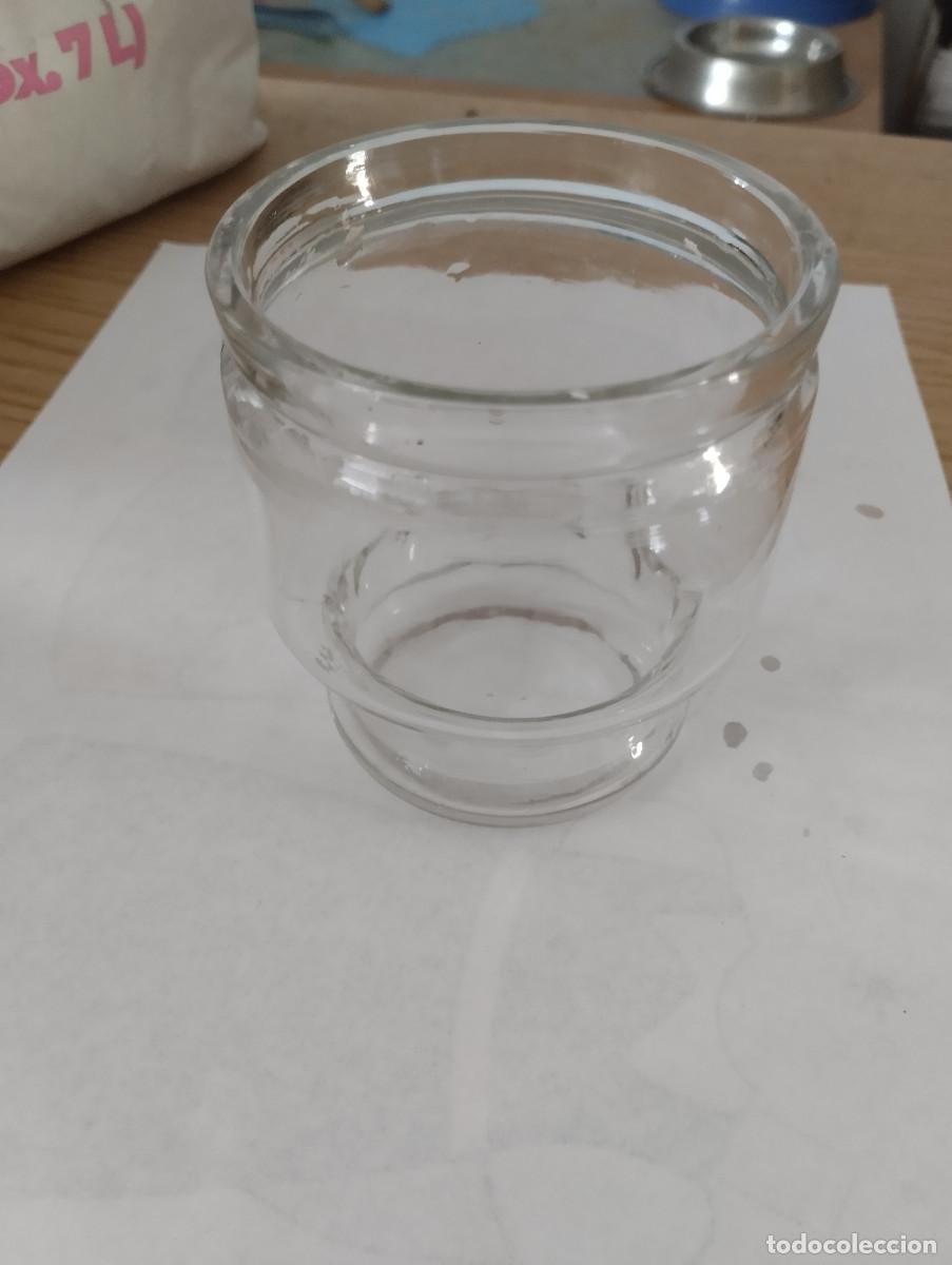 Antig&uuml;edades: vaso de cristal con relieve redondo - Foto 2