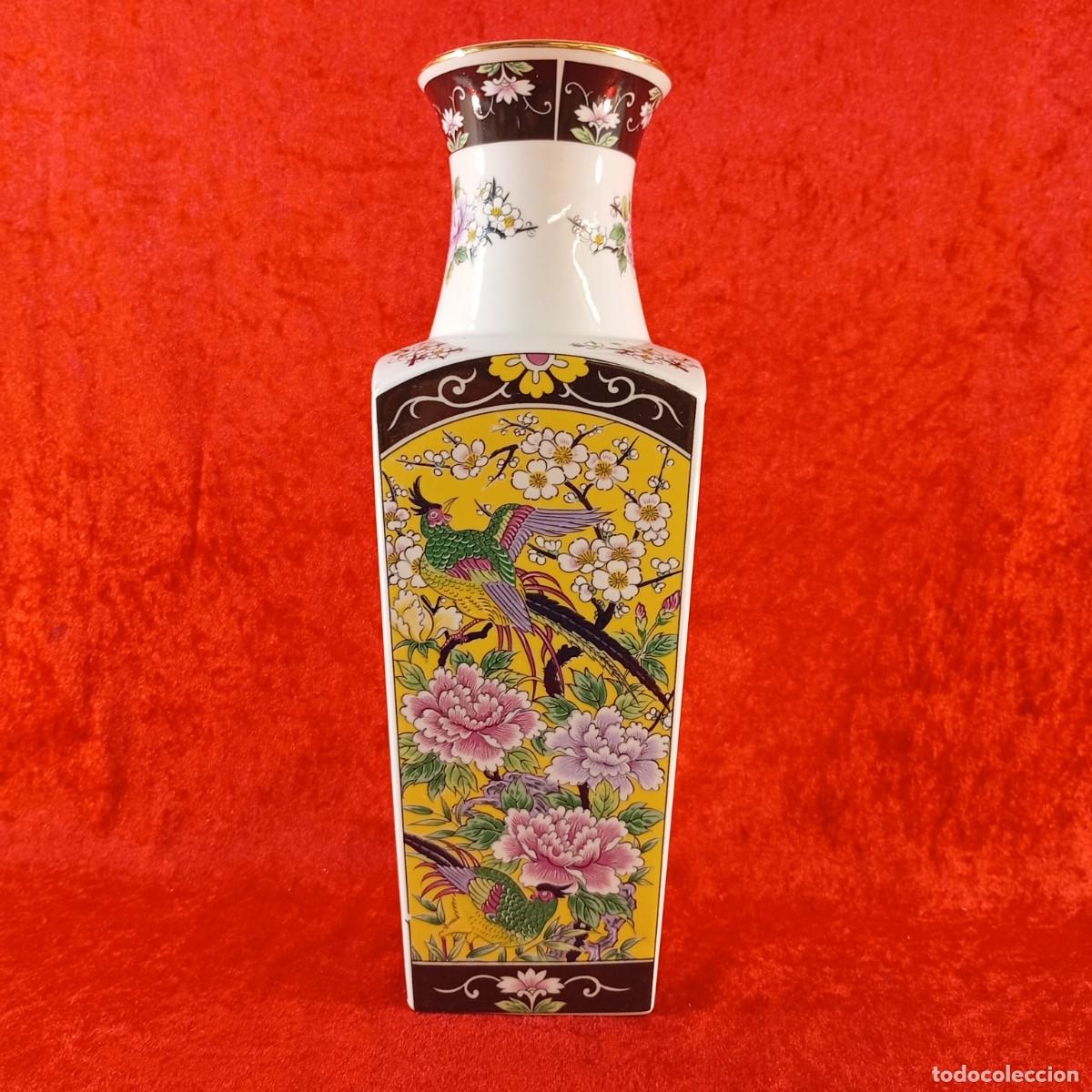 Antig&uuml;edades: JARR&Oacute;N DE PORCELANA JAPONESA - DECORACI&Oacute;N PINTADA A MANO - FLORES Y AVES EX&Ograve;TICAS - 310 X 85 X 85 MM