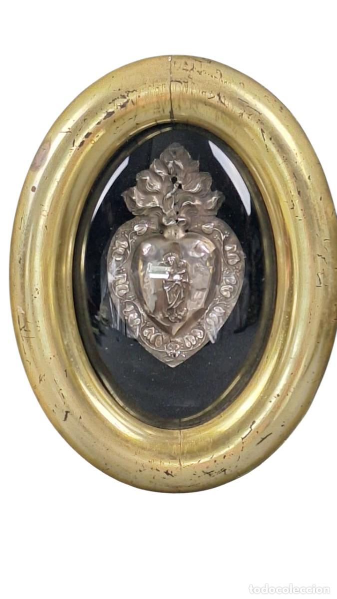 Antig&uuml;edades: Exvoto enmarcado. Coraz&oacute;n de Jes&uacute;s con Virgen y Ni&ntilde;o Jes&uacute;s. Italia. Siglo XIX. 26,5 x 20,5 cm.