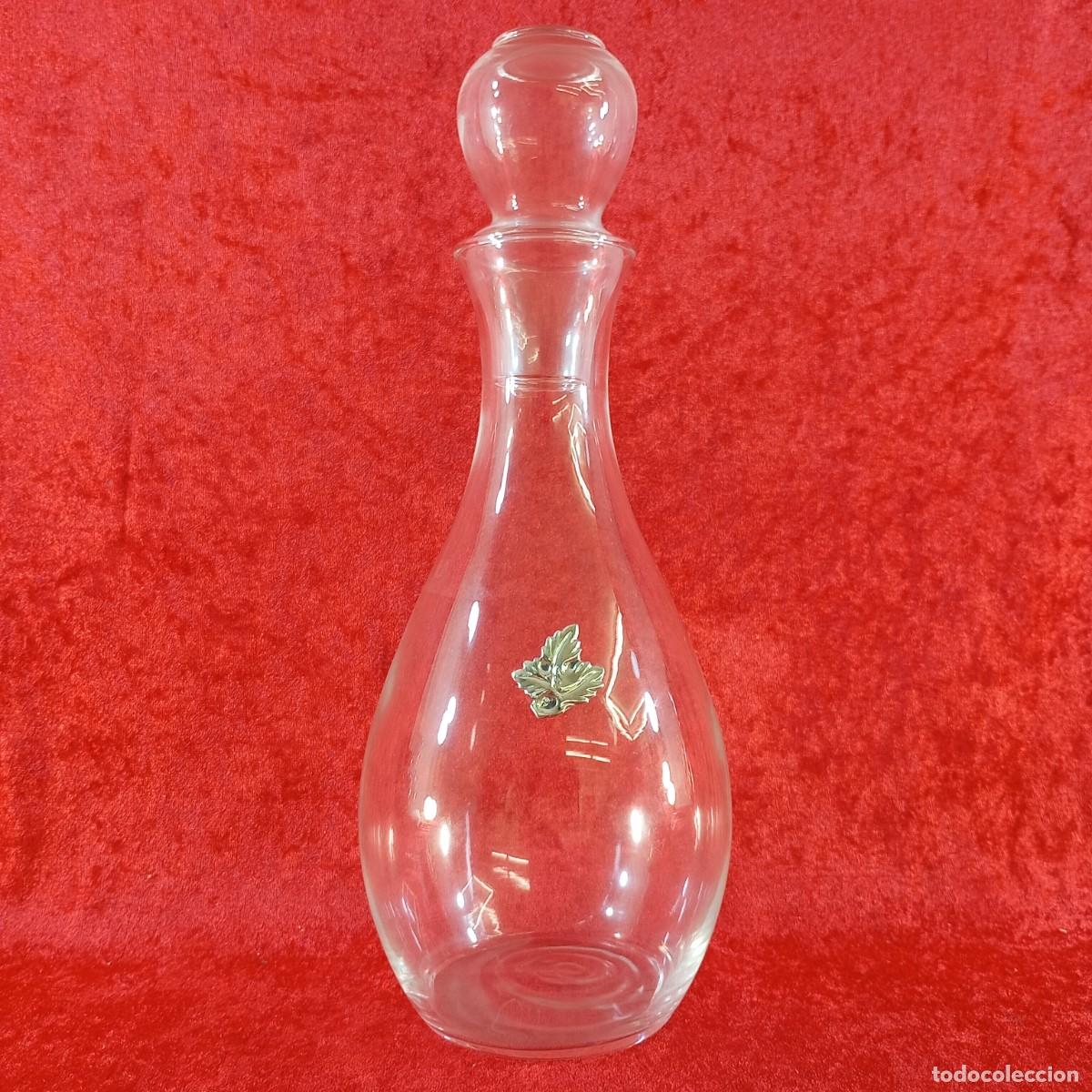 Antig&uuml;edades: DECANTADOR DE CRISTAL - LICORERA - DISE&Ntilde;O CL&Aacute;SICO - APLIQUE DECORATIVO DE METAL - 290 X 80 MM