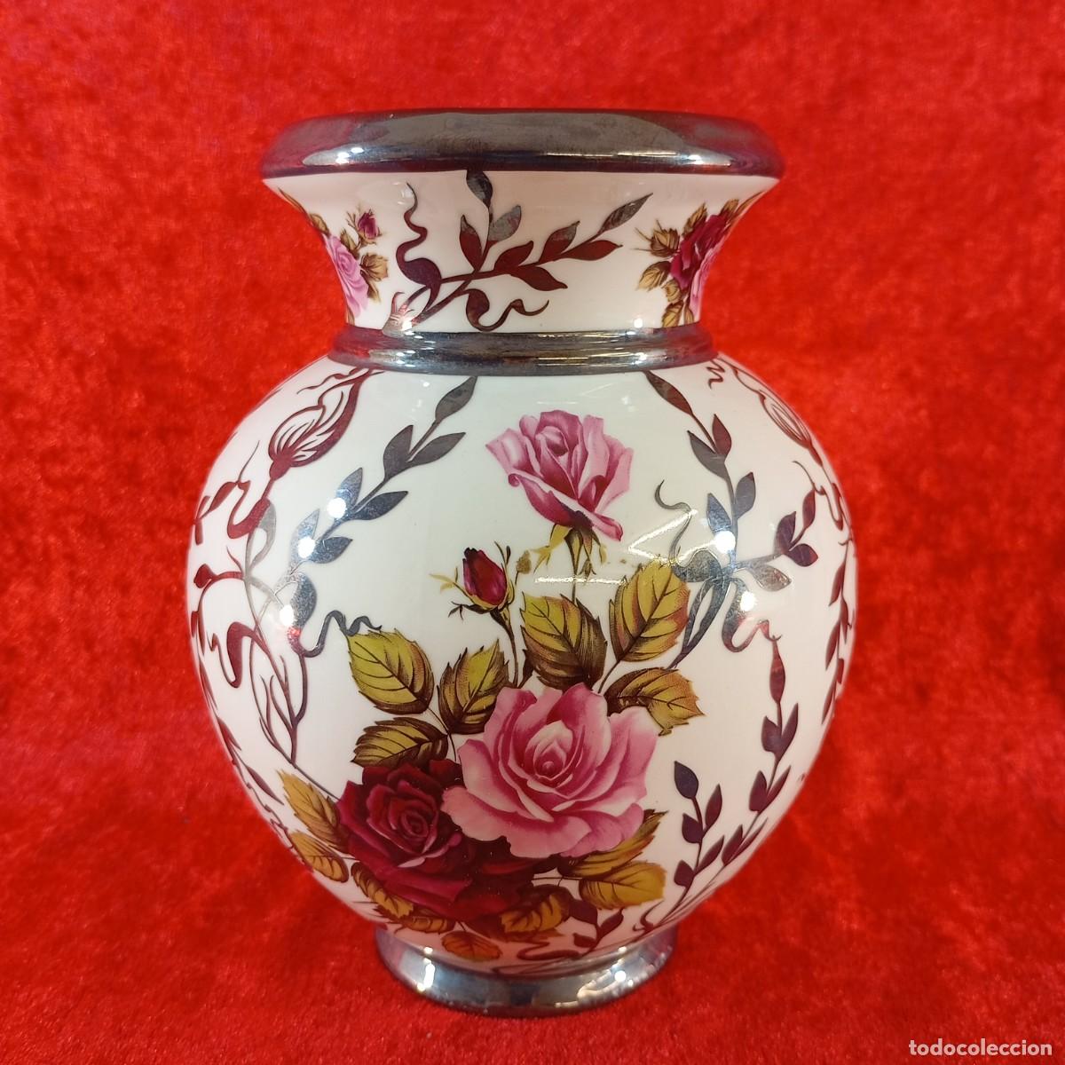 Antig&uuml;edades: JARRON DE PORCELANA - BOHEMIA - DISE&Ntilde;O FLORAL - DETALLES EN PLATA - 170 X 95 MM