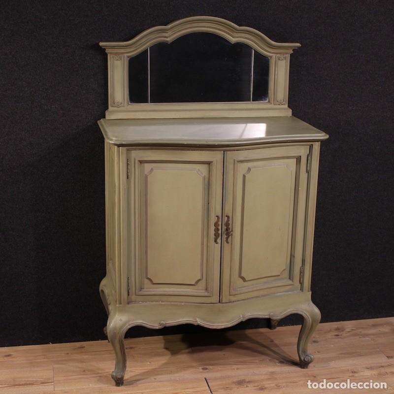 Antiques: Aparador italiano lacado con espejo del siglo XX