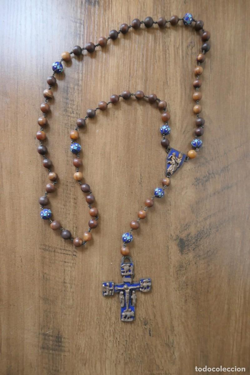 Antiques: Rosario ue combina elementos de madera y metal esmaltado, probablemente a principios o medio SXX