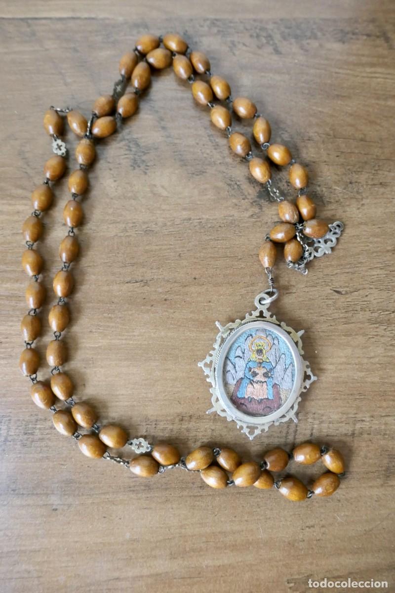 Antiquit&auml;ten: elegante rosario con medall&oacute;n bordado de la virgen de Montserrat principio S XX