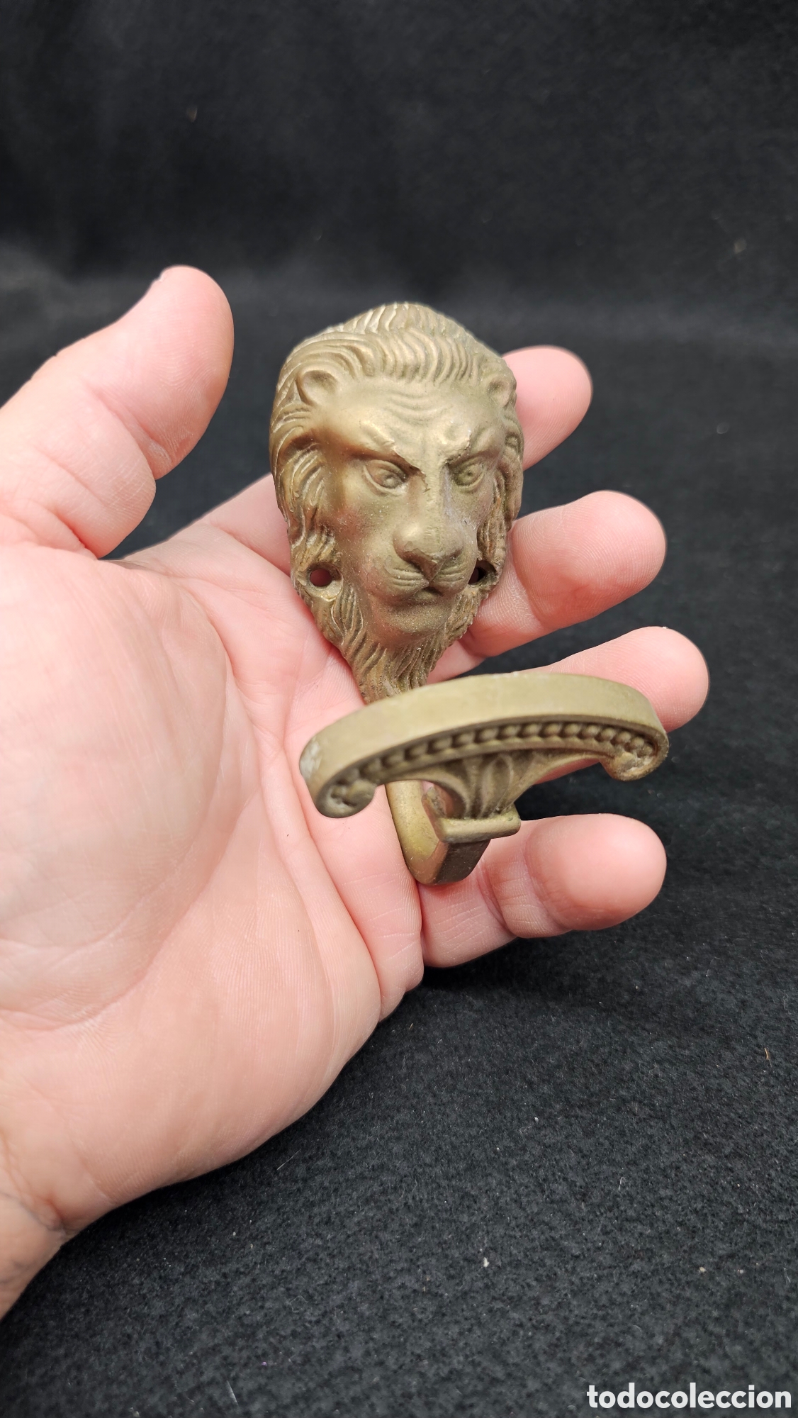 Antig&uuml;edades: Colgador de bronce cabeza de le&oacute;n
