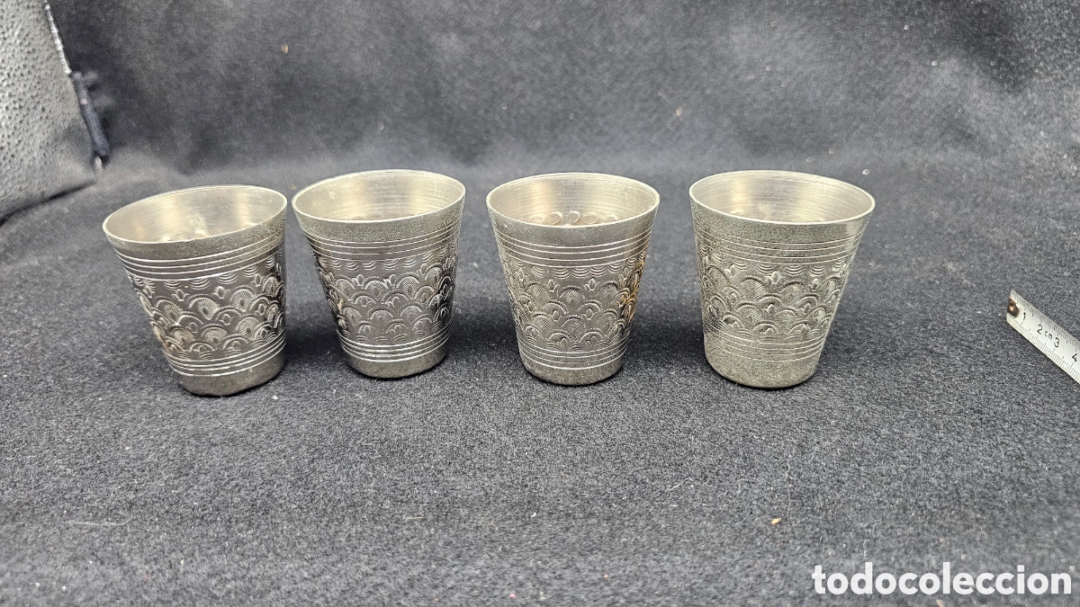 Antig&uuml;edades: Vasos de metal repujado