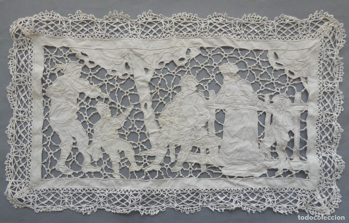 Antig&uuml;edades: ANTIGUO O TAPETE DE ENCAJE DE BOLILLO Y ENCAJE RICHELIEU SOBRE LINO. S.XIX
