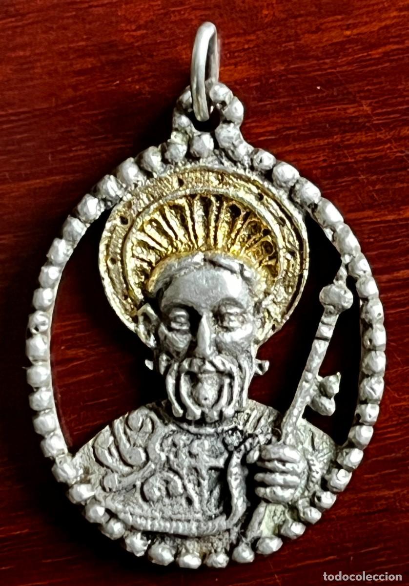 Antig&uuml;edades: Antigua medalla de plata Santiago Apostol pesa 17,7 gramos. Mide 4.5 cm de alto x ,33 cm de ancho.