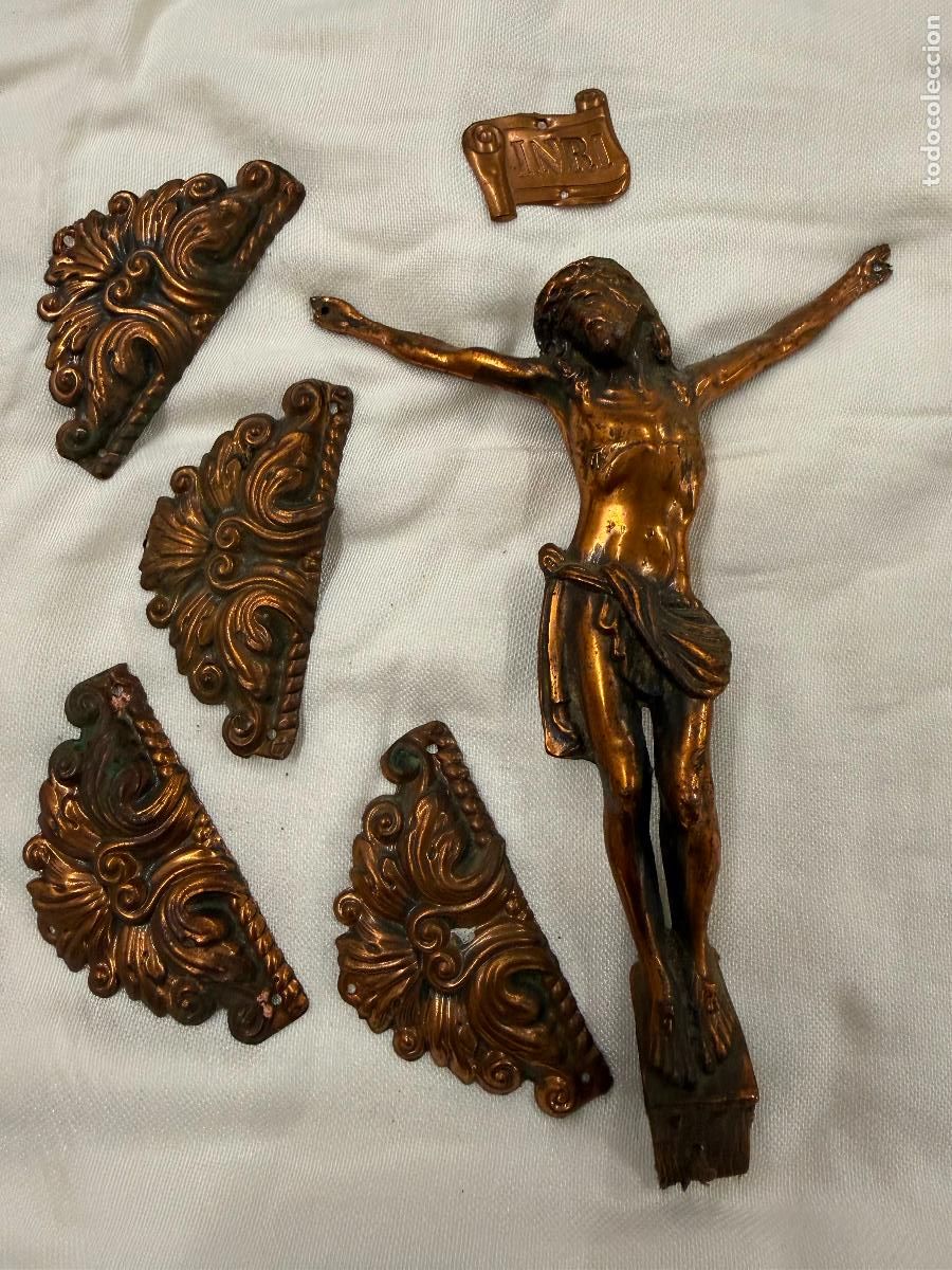 Antig&uuml;edades: Precioso CRISTO de crucifijo antiguo, con sus 4 remates e INRI, todo en cobre. Ideal para enmarcar