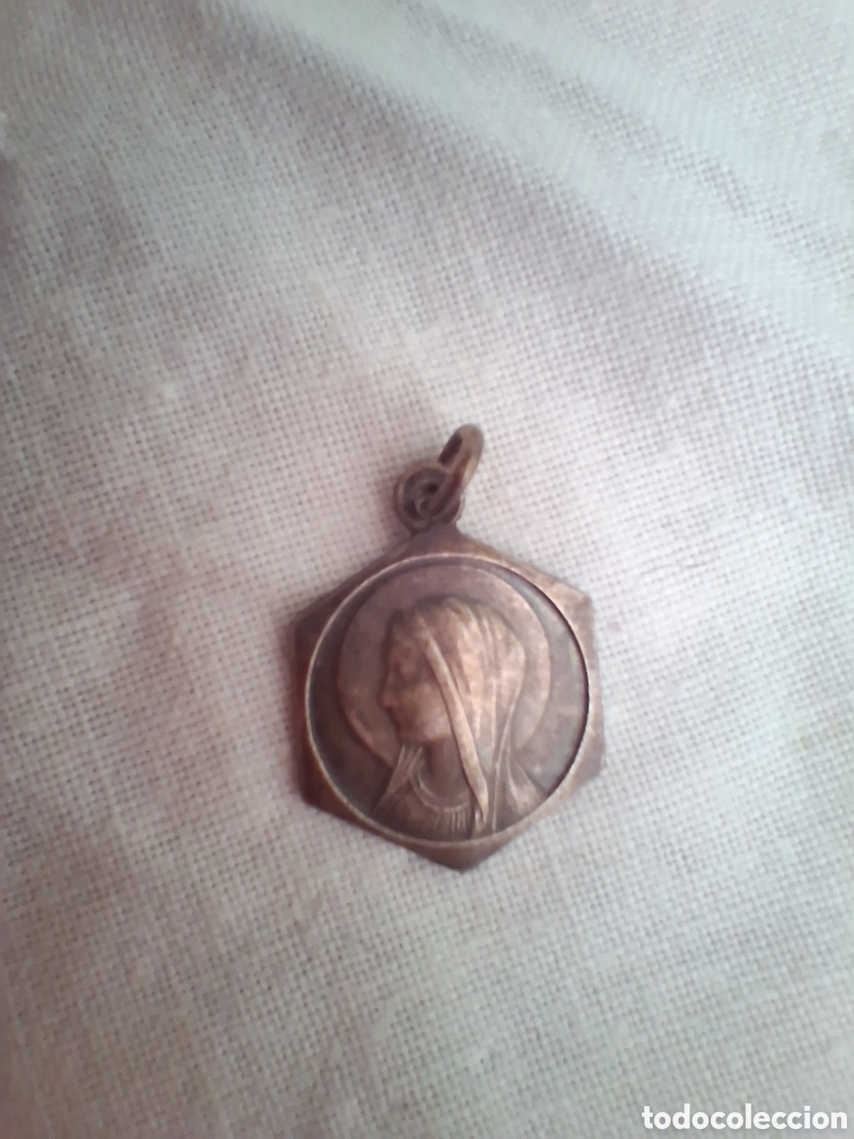 Antig&uuml;edades: Medalla antigua de Lourdes (Francia, ca. 1930&ndash;1950)