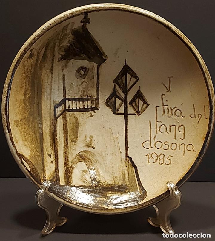Antig&uuml;edades: PLATO CER&Aacute;MICA | V FIRA DEL FANG D'OSONA 1985 | 77/150 | FIRMADO | 26 CM &Oslash;