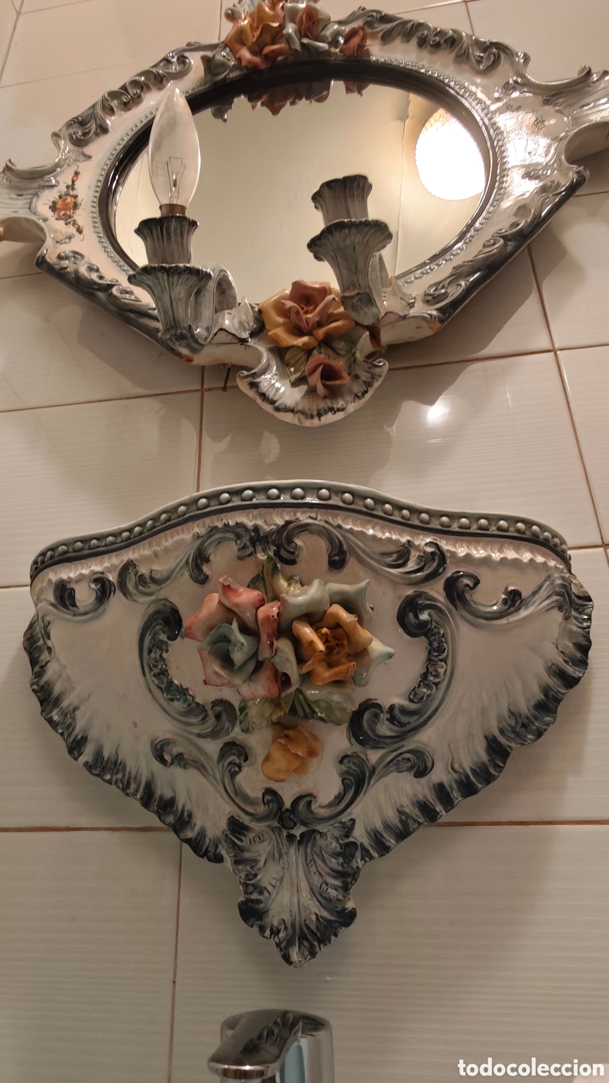 Antig&uuml;edades: Excepcional Conjunto CAPODIMONTE (Italia): Espejo con Luz y Repisa - Porcelana Floral en Alto Reliev