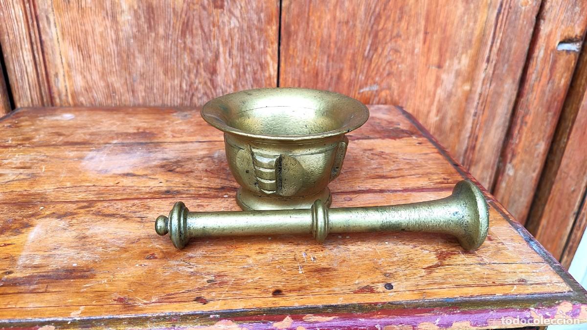 Antig&uuml;edades: Almirez de bronce con mano y almirecero - Foto 2
