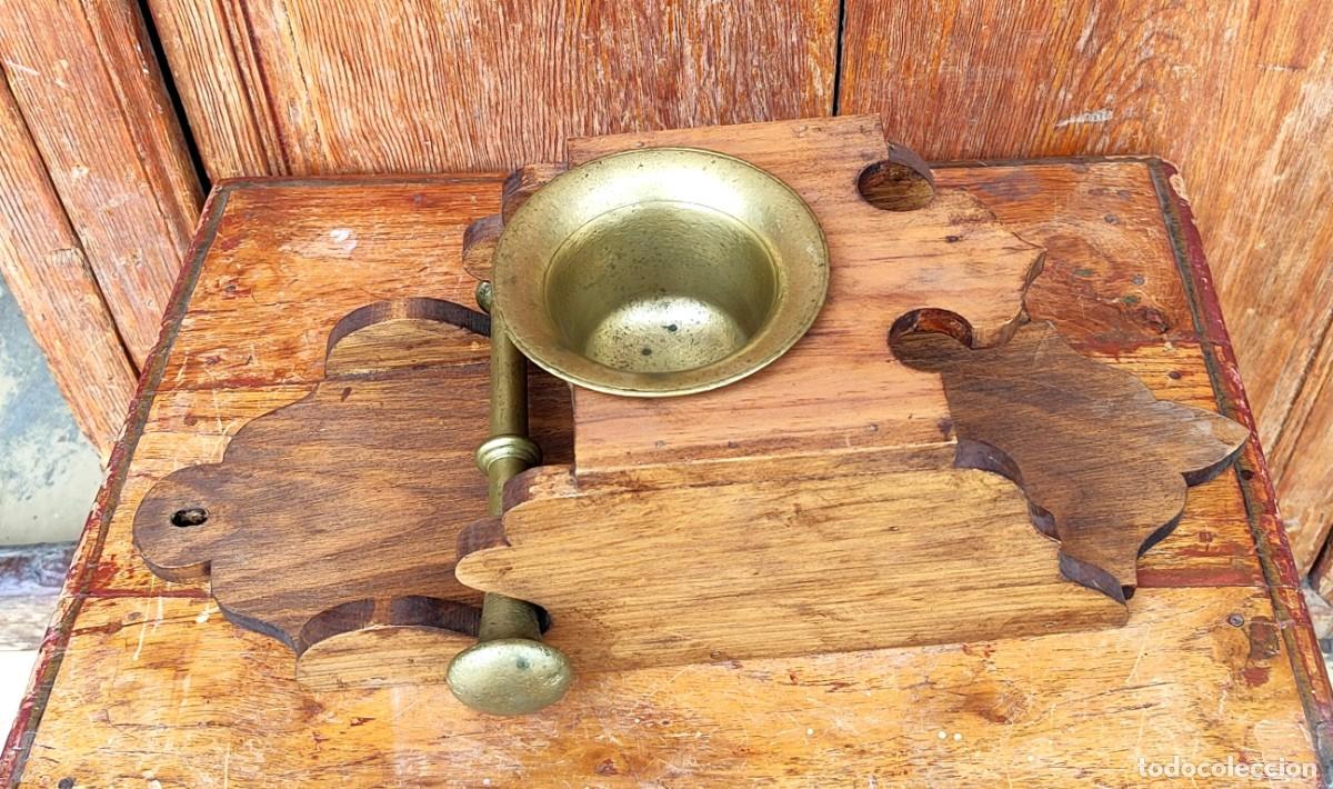 Antig&uuml;edades: Almirez de bronce con mano y almirecero - Foto 4
