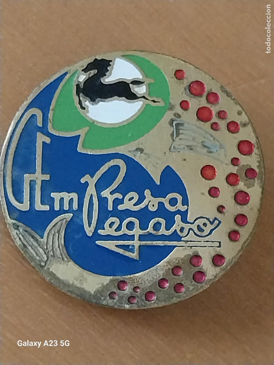 Antig&uuml;edades: PEGASO INSIGNIA METAL DORADO PINTURA LACADA ALFILER ANTIGUA ORIGINAL 3.25&euro; GRUPO EMPRESA