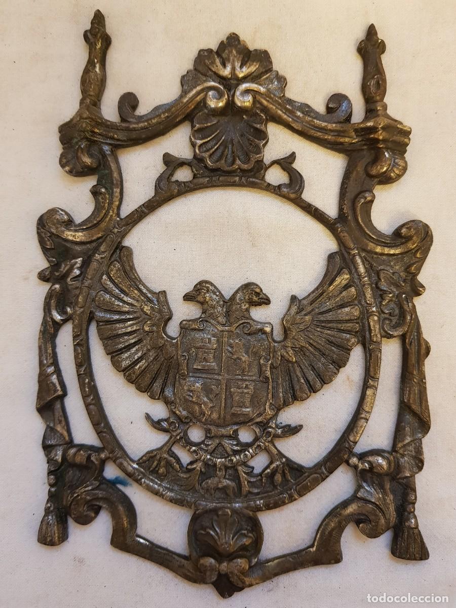 Antig&uuml;edades: Aplique &aacute;guila bic&eacute;fala de bronce. Siglo XVII