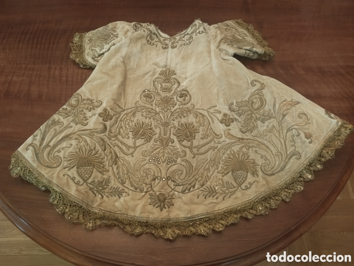 Antig&uuml;edades: Ropa ni&ntilde;o jesus bordado oro