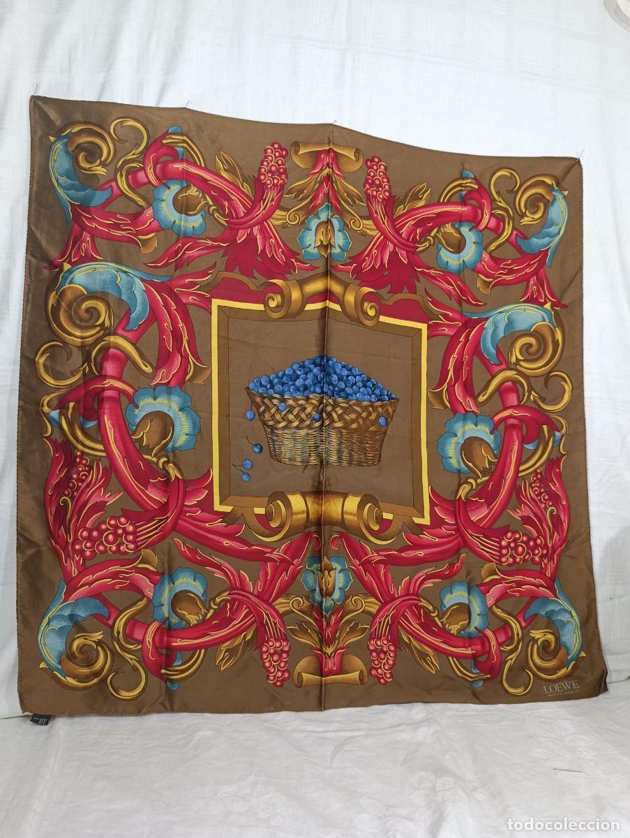 Antig&uuml;edades: ELEGANTE PA&Ntilde;UELO DE SEDA DE LOEWE