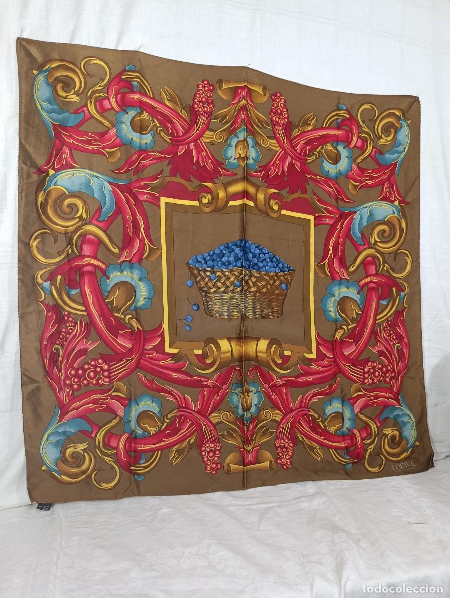 Antig&uuml;edades: ELEGANTE PA&Ntilde;UELO DE SEDA DE LOEWE - Foto 2